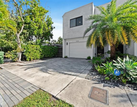 Lake Ridge, 1226 NE 11th Ave, Fort Lauderdale, Florida 33304, image 2