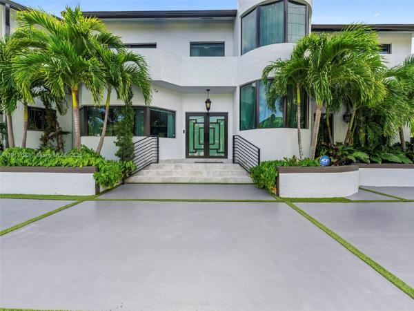 Beach View, 6180 Pine Tree Dr, Miami Beach, Florida 33140, image 1