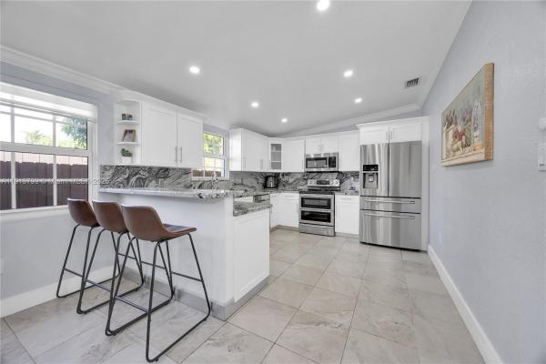 Le Jeune Place, 4055 SW 7th St, Miami, Florida 33134, image 1