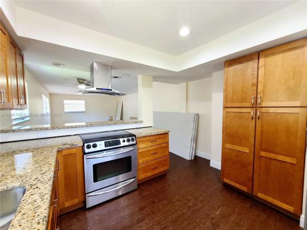 Croissant Park, 511 SW 15th St #B, Fort Lauderdale, Florida 33315, image 1