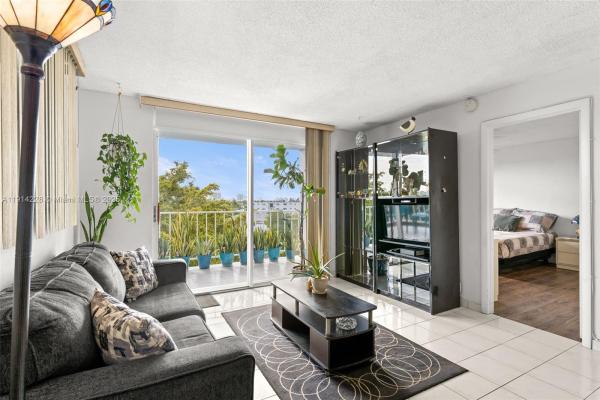 Stanton House, 6900 Bay Dr #5C, Miami Beach, Florida 33141, image 1