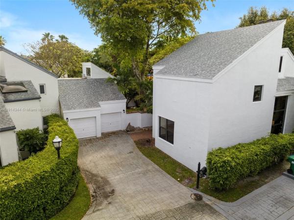 20215 W Oak Haven Cir, Miami, Florida 33179, image 1