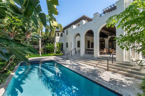 Holiday Colony, 320 Atlantic Rd, Key Biscayne, Florida 33149, image 2