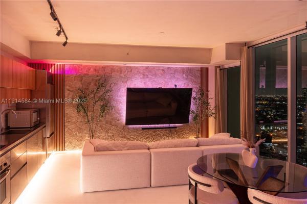 Ten Museum Park Residential, 1040 Biscayne Blvd #2905, Miami, Florida 33132, image 2