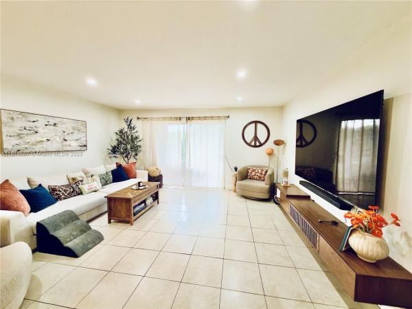 10373 N Kendall Dr #H6, Miami, Florida 33176, image 1