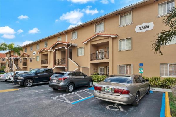 Poinciana Lakes Villas, 17425 NW 75th Pl #106, Hialeah, Florida 33015, image 2