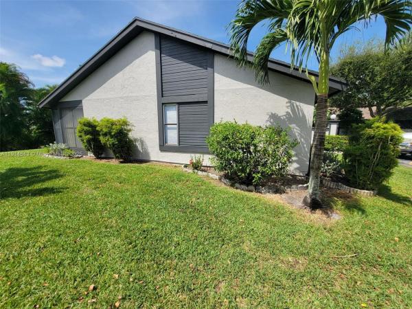 Strathmore Gate West, 469 Long Bow Ct #469, Royal Palm Beach, Florida 33411, image 1