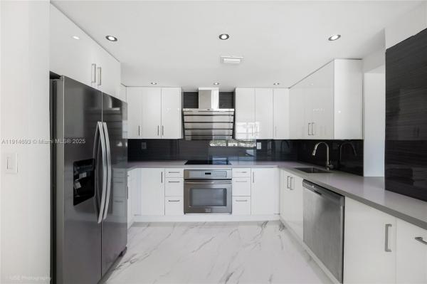 Villa Bay Vista, 2016 Bay Dr #904, Miami Beach, Florida 33141, image 3