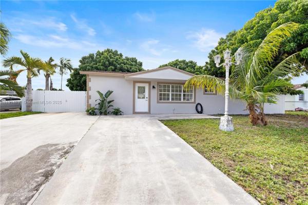 Kingswood Manor, 15080 SW 299th St, Leisure City, Florida 33033, image 2