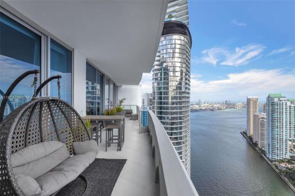 Epic Hotel & Residences, 200 Biscayne Boulevard Way #4408, Miami, Florida 33131, image 1