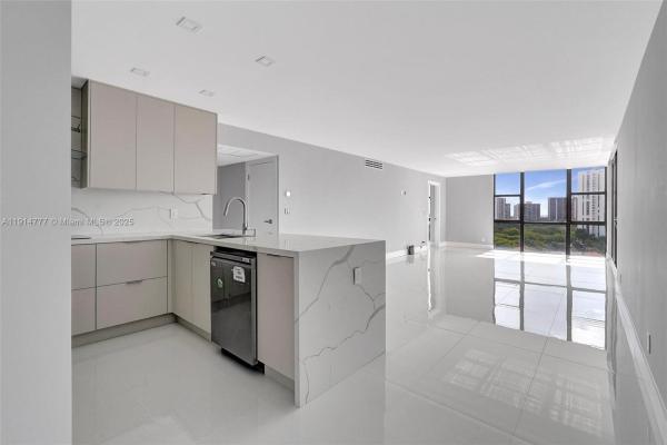 Coronado Tower 3, 20379 W Country Club Dr #1233, Aventura, Florida 33180, image 2