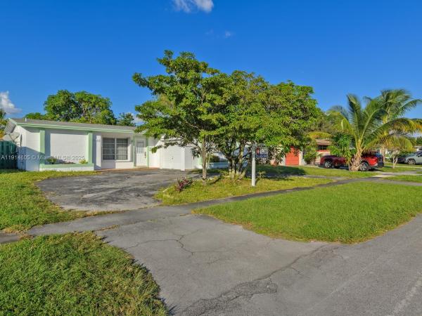 Sunrise Golf Village, 6561 NW 28th St, Sunrise, Florida 33313, image 1