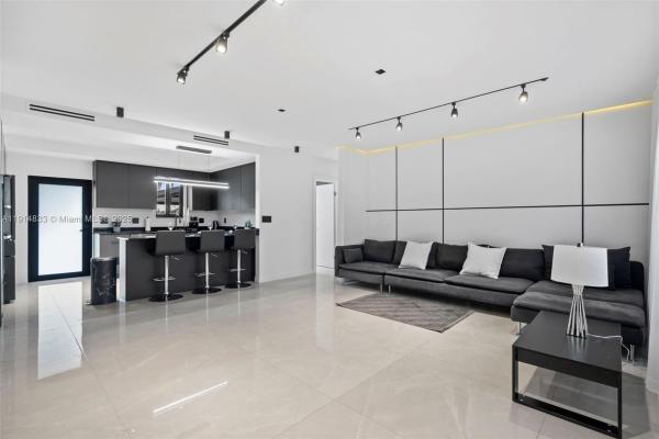 Country Club Homes, 1101 N 14th Ave, Hollywood, Florida 33019, image 1