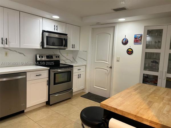 Fairway Cove, 9894 Fairway Cove Ln, Plantation, Florida 33324, image 3
