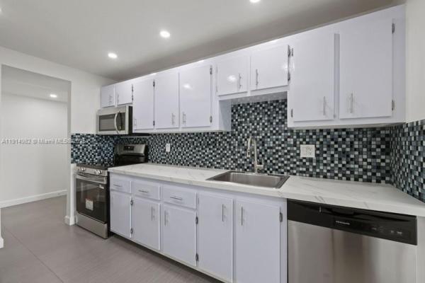 The Manors Of Inverrary, 4174 Inverrary Dr #902, Lauderhill, Florida 33319, image 2