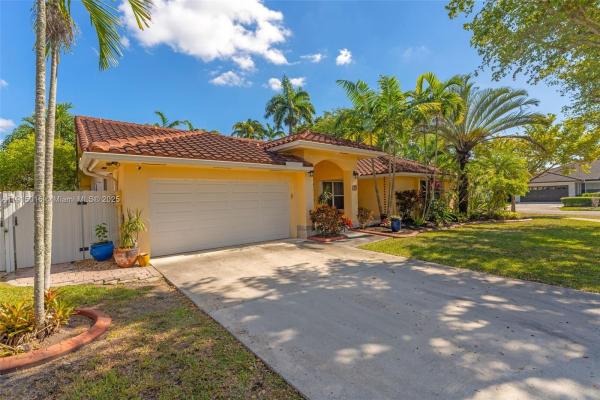 Hammocks Shores, 11321 SW 152nd Pl, The Hammocks, Florida 33196, image 2