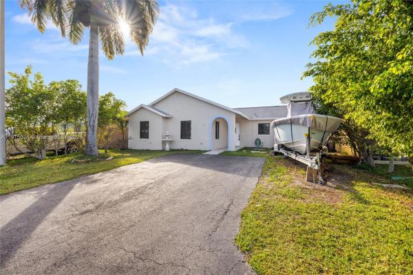 Princetonian By The Park, 12740 SW 249th Ter, Princeton, Florida 33032, image 3