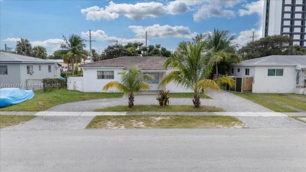 Panuleta Gardens, 640 NE 168th St, North Miami Beach, Florida 33162, image 1