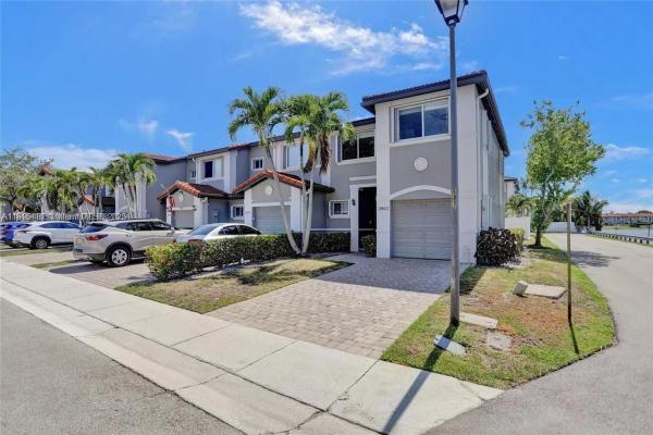 Harbour Lake Townhomes, 2802 SW 128th Way, Miramar, Florida 33027, image 3