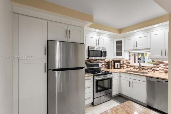 Hollybrook Golf & Tennis Club, 9820 S Hollybrook Lake Dr #16-105, Pembroke Pines, Florida 33025, image 1