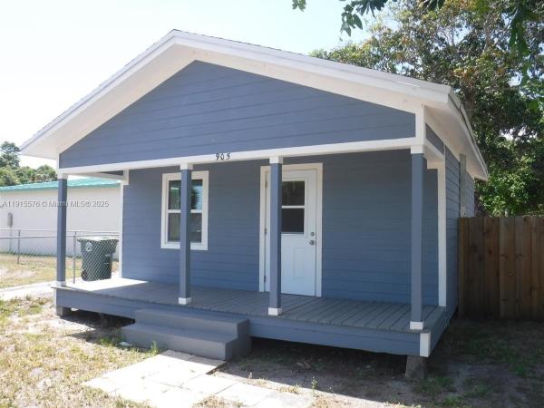 Fort Pierce Residential, 909 Avenue B, Fort Pierce, Florida 34950, image 1
