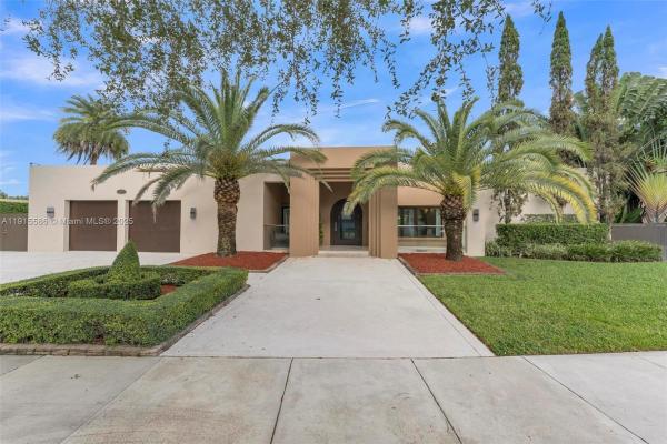 Loch Lomond, 7261 W Troon Cir, Miami Lakes, Florida 33014, image 1