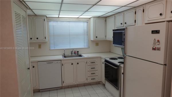 Sunrise Lakes 3, 9721 Sunrise Lakes Blvd #108, Sunrise, Florida 33322, image 1