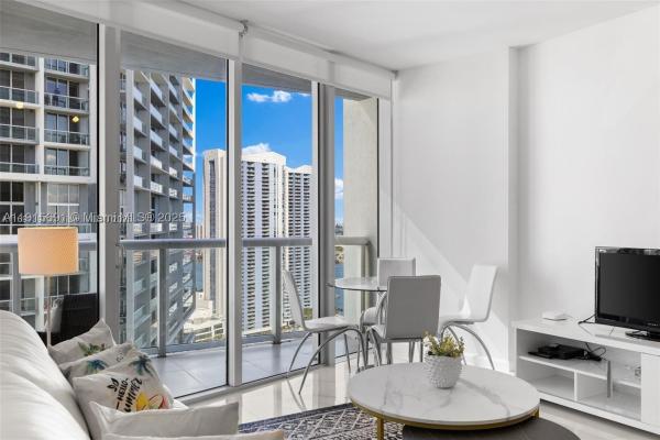 Icon Brickell Tower 2, 495 Brickell Ave #2206, Miami, Florida 33131, image 2