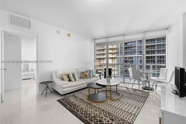 Icon Brickell Tower 2, 495 Brickell Ave #2206, Miami, Florida 33131, image 3
