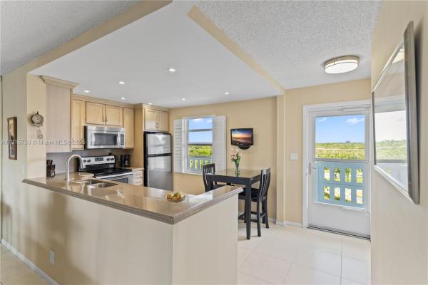 Meadowbrook Lakes View, 190 SE 5th Ave #503, Dania Beach, Florida 33004, image 2