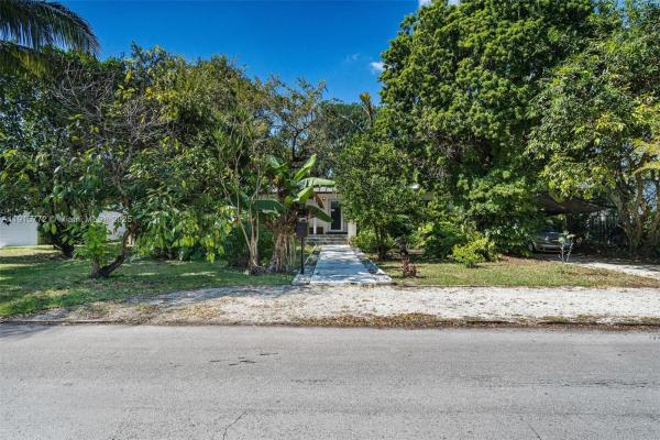 Lindas Casas, 6632 SW 64th Ave, South Miami, Florida 33143, image 3