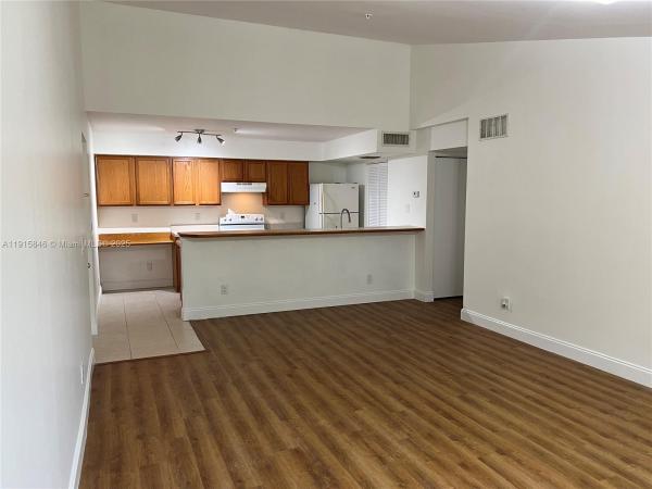 Nob Hill Landings, 9905 Westwood Dr #32-3, Tamarac, Florida 33321, image 2