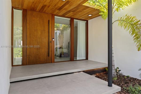 Biscayne Point, 1792 Cleveland Rd, Miami Beach, Florida 33141, image 2
