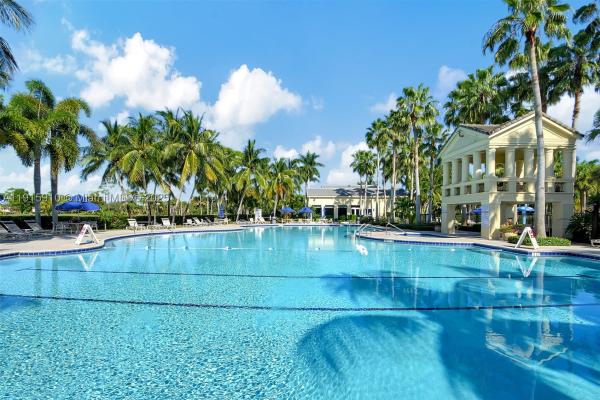 Pinehurst, 1579 Briar Oak Dr, Royal Palm Beach, Florida 33411, image 2