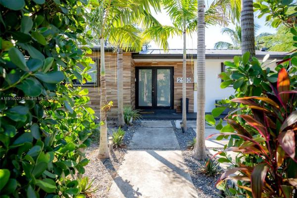 2510 NE 207th Ter, Miami, Florida 33180, image 1