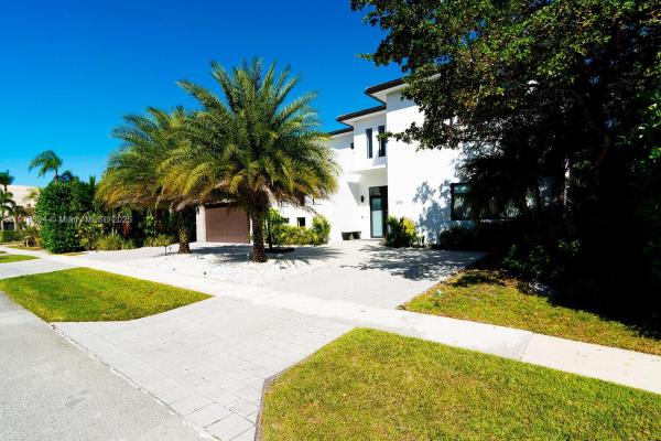 Jacaranda Cay, 10151 SW 3rd St, Plantation, Florida 33324, image 2