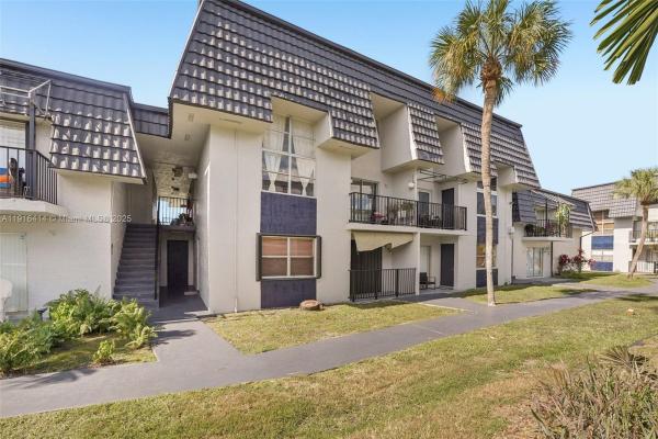 Los Palacios, 8001 W 6th Ave #M, Hialeah, Florida 33014, image 1