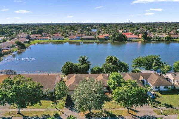 Estates Of Lake Miramar, 2350 E Lake Miramar Cir, Miramar, Florida 33025, image 3