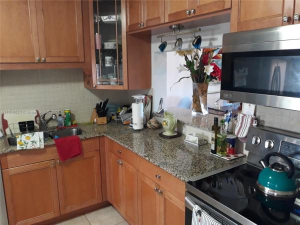 Gulfstream Garden, 215 SE 3rd Ave #407A, Hallandale Beach, Florida 33009, image 1