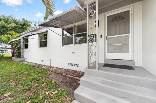 Fulford By The Sea, 1690 NE 161st St, North Miami Beach, Florida 33162, image 3