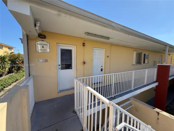 Courtyards, 1255 W 49th Pl #B201, Hialeah, Florida 33012, image 1