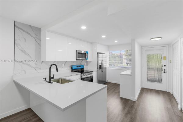 Las Vistas In Inverrary, 3591 Inverrary Dr #203, Lauderhill, Florida 33319, image 1