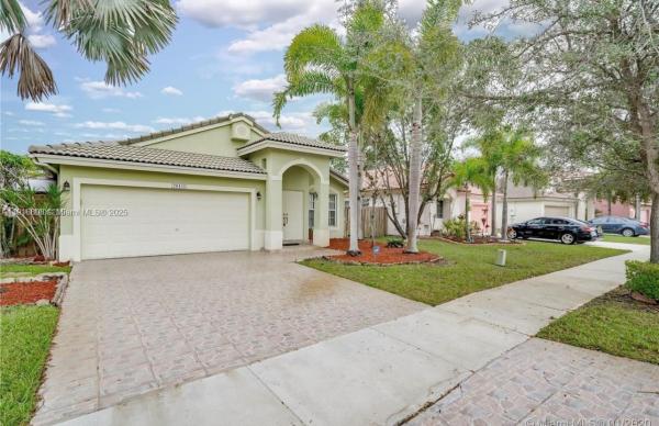 Walden Lake, 20421 SW 1st St, Pembroke Pines, Florida 33029, image 1