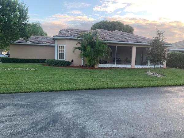 North Gate, 462 SE 23rd Dr, Homestead, Florida 33033, image 2