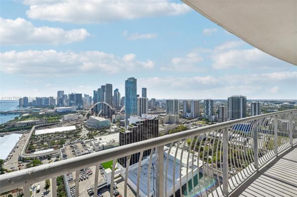 Opera Tower, 1750 N Bayshore Dr #4210, Miami, Florida 33132, image 1