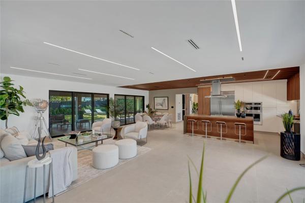Sky Lake, 1970 NE 188th St, North Miami Beach, Florida 33179, image 2