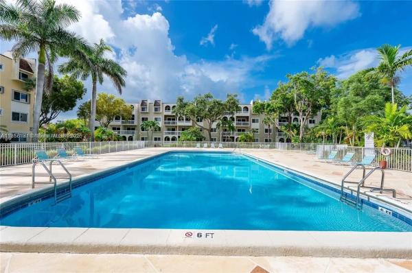Village Of Kings Creek, 7701 Camino Real #A-419, Glenvar Heights, Florida 33143, image 2