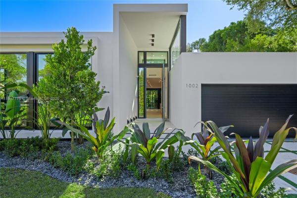 Biscayne Lawn, 1002 NE 117th St, Biscayne Park, Florida 33161, image 2