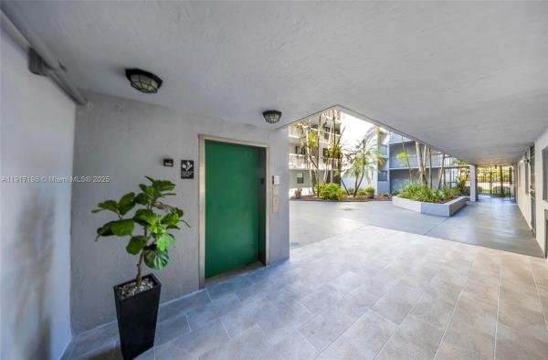 Vista Del Lago, 12209 SW 14th Ln #1105, Tamiami, Florida 33184, image 3
