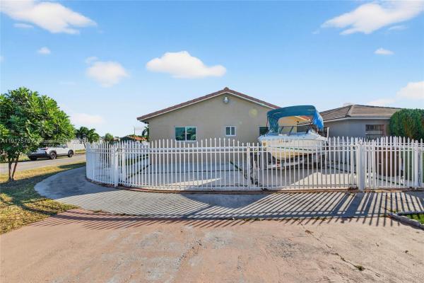 Robles Gardens, 2508 W 71st Pl, Hialeah, Florida 33016, image 2